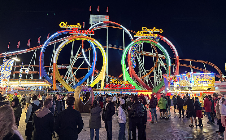 Olympialooping 2024 am Abend (Bild: Martin Schmitz)